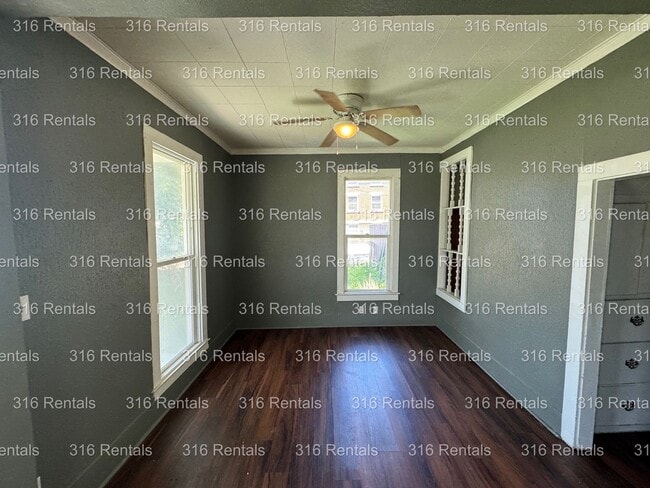 Building Photo - $795 - 2 bed 1 bath - Single Family Home