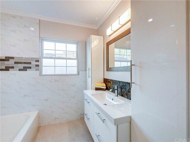 Building Photo - 15931 Tuba St