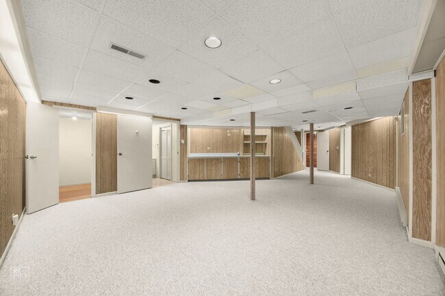 Building Photo - 1002 Hobson Dr