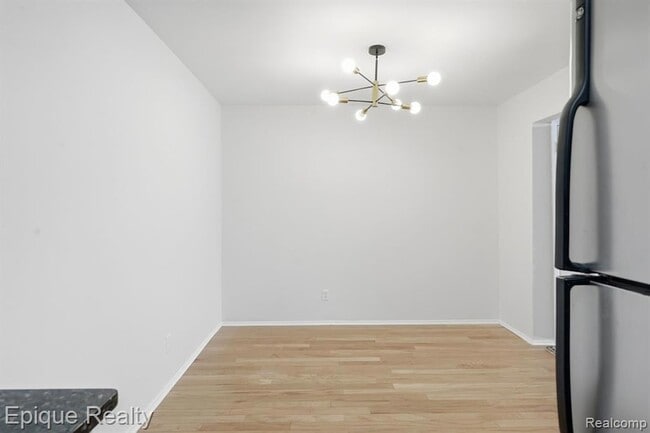 Building Photo - 2400 Parmenter Blvd