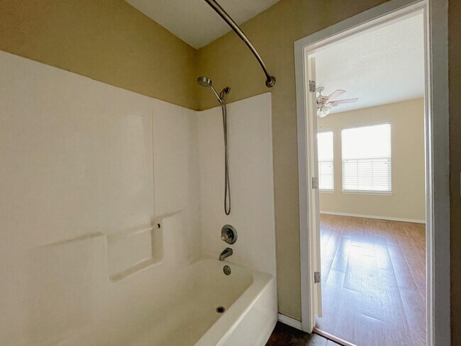 Building Photo - 824 Eric Cir