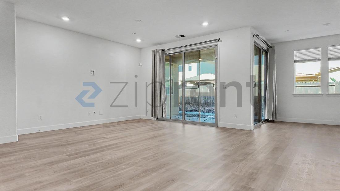 Building Photo - Unit