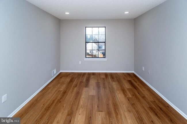 Building Photo - 69 Fisher Dr