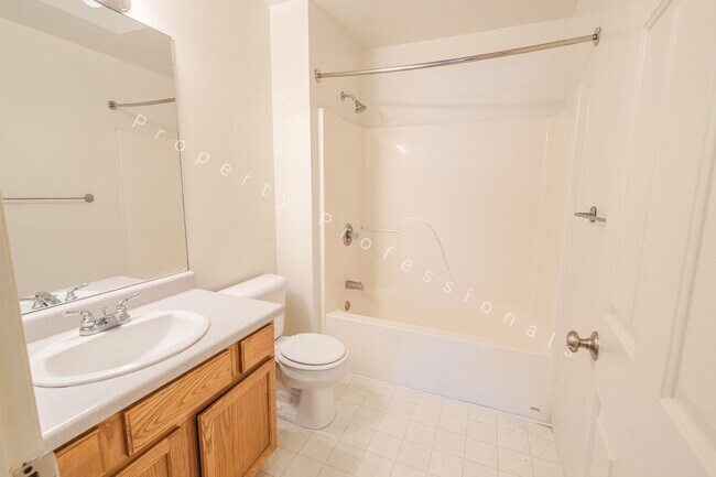 Building Photo - 1015 Domelby Ct