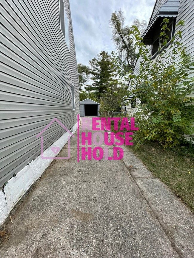 Building Photo - Security Deposit Slashed in Half just $500...
