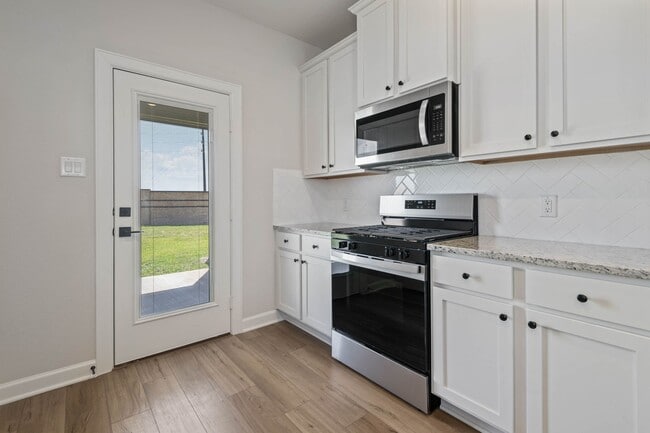 Building Photo - 1023 Whispering Winds Dr