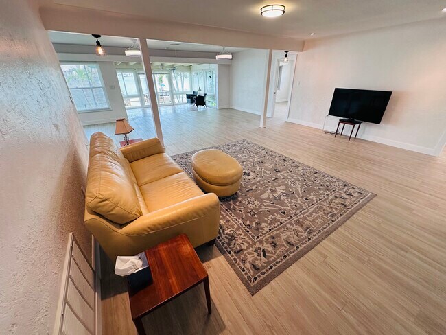 Building Photo - 3536 Belle Vista Dr E