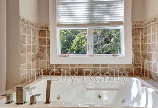 Building Photo - 250 Moss Creek Walk