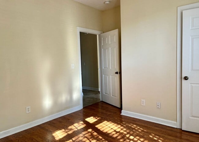 Building Photo - Available June 1st. Gorgeous 3 BR/2 BA Home Available in Desirable Whitney Lakes!