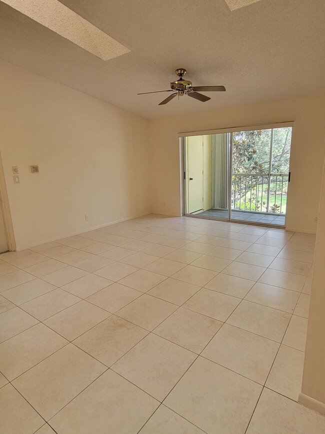 Building Photo - ***Beautiful Clean ready to move-in Condominium 2BR/2.BA ***
