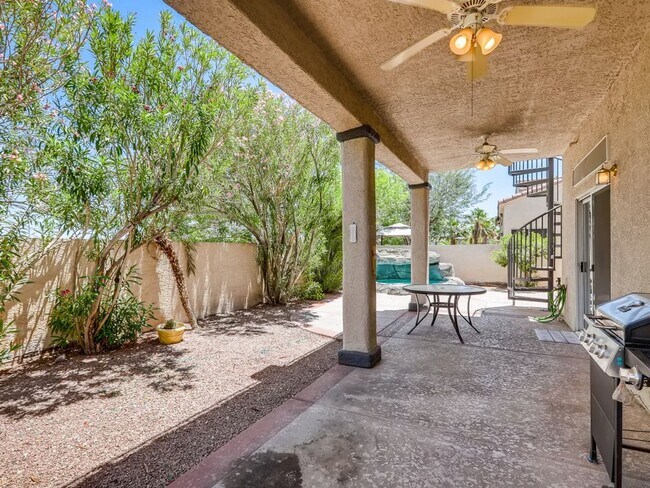 Building Photo - SPACIOUS & ELEGANT LIVING IN THIS GATED HE...