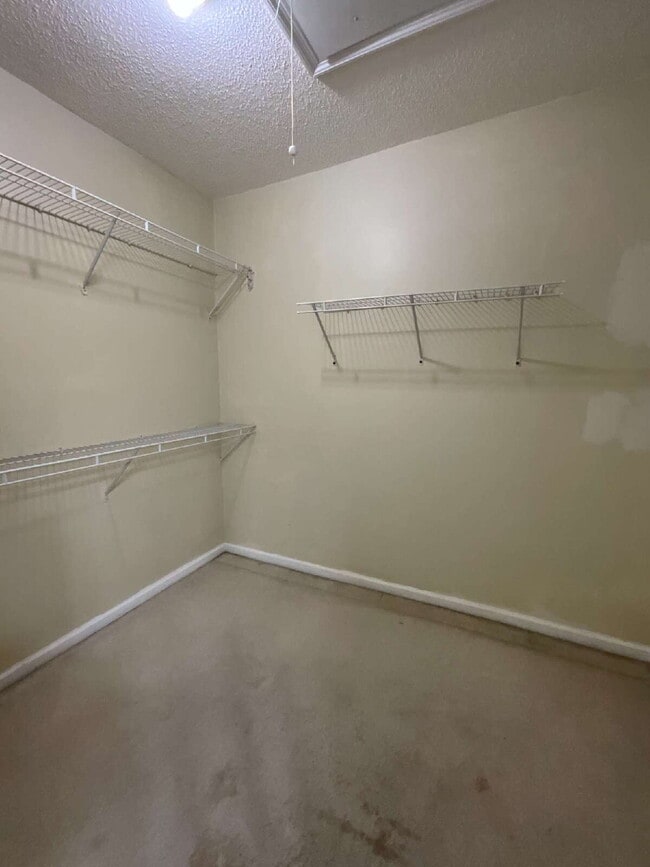 Building Photo - ALL Utilities Included