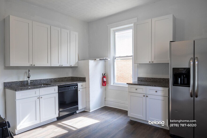 Building Photo - 508 E 9th Ave