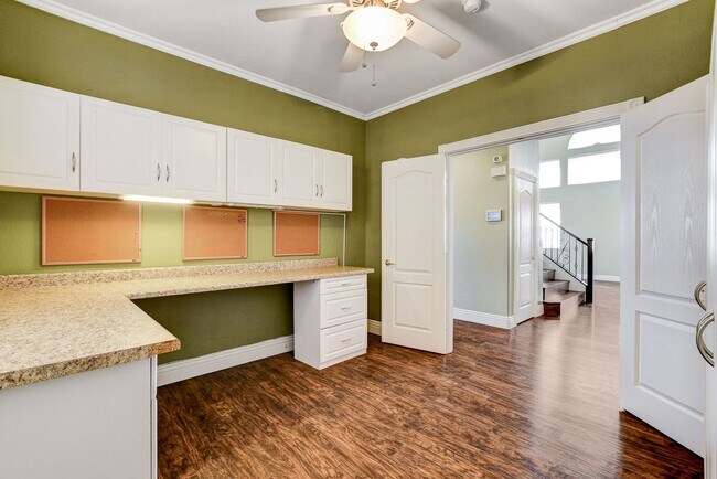 Building Photo - Stunning Summerlin Pool Home!