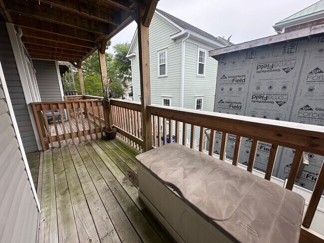 Building Photo - Beautiful 2-bedroom, 2-bath Condo just one block to the beach
