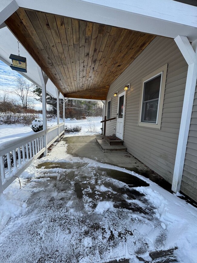 Building Photo - Charming Two-Bedroom Home in a Peaceful Wooded Setting