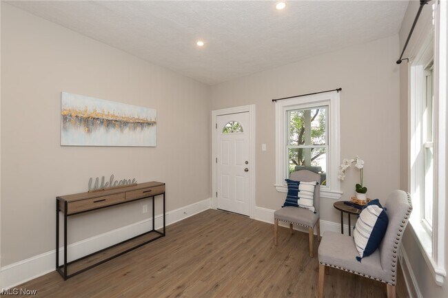 Building Photo - 2057 Fairview