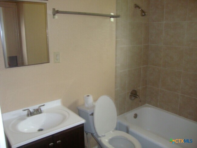 Building Photo - 1813 Fairview Dr