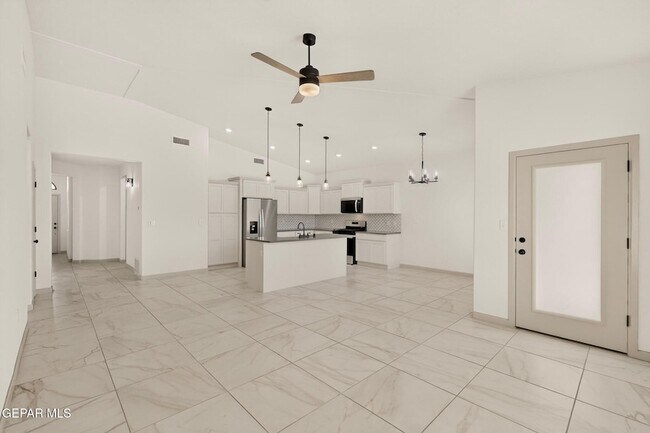 Building Photo - 968 Gulf Streams Ave