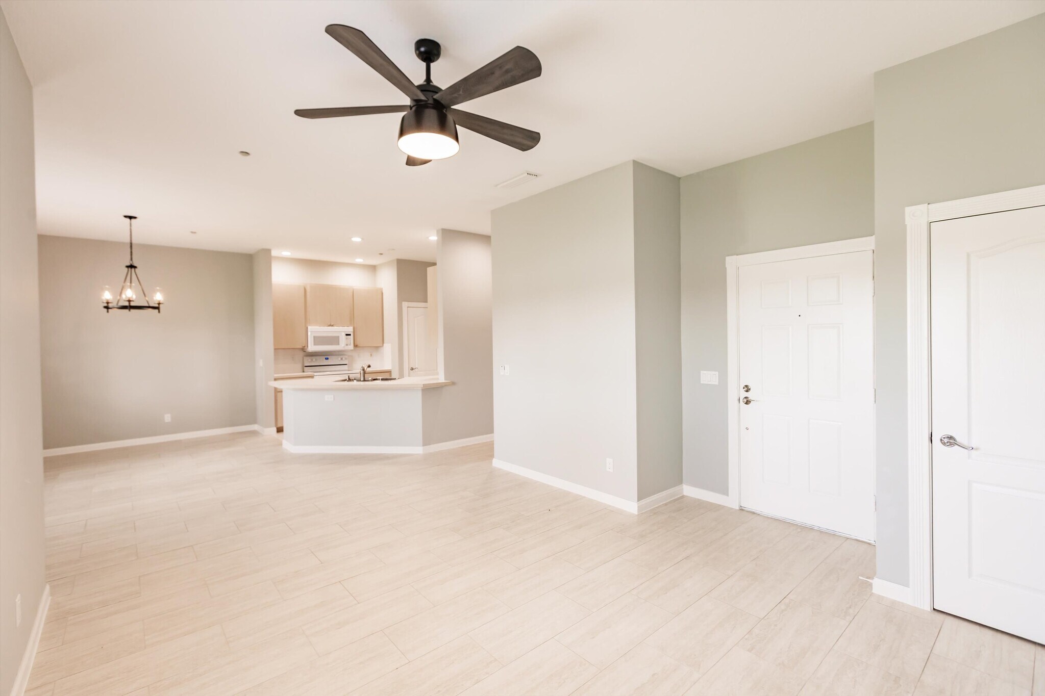 Building Photo - 3200 Village Walk Cir