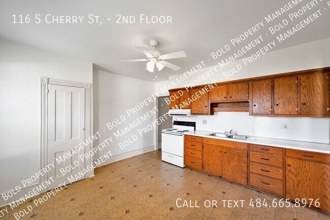 Building Photo - 116 S Cherry St