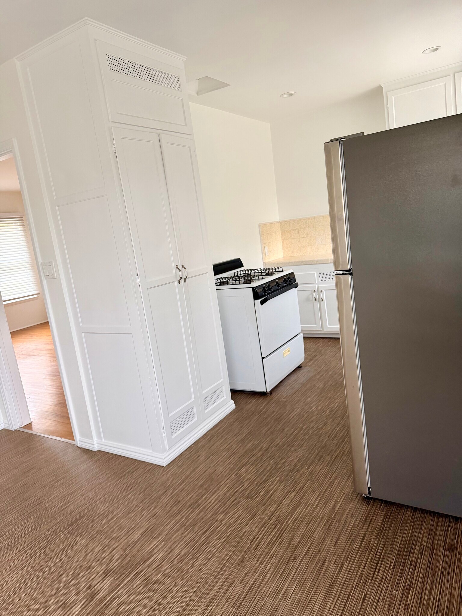 Building Photo - 4319 Cahuenga Blvd