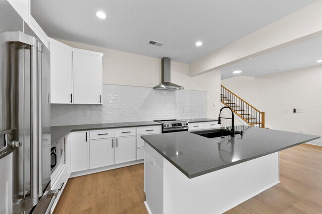 Building Photo - 3420 Tappan Pl