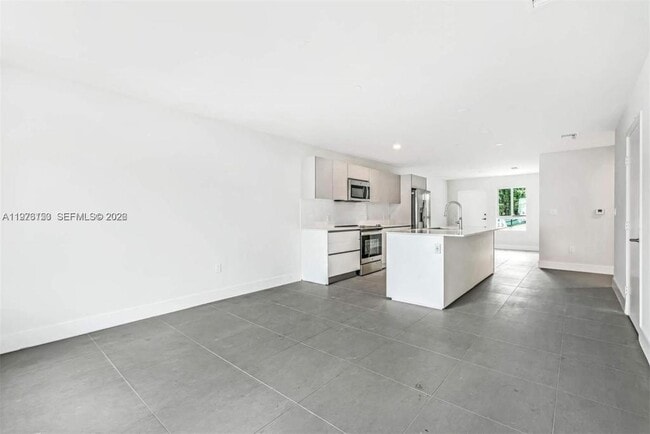 Building Photo - 2561 NE 193rd St