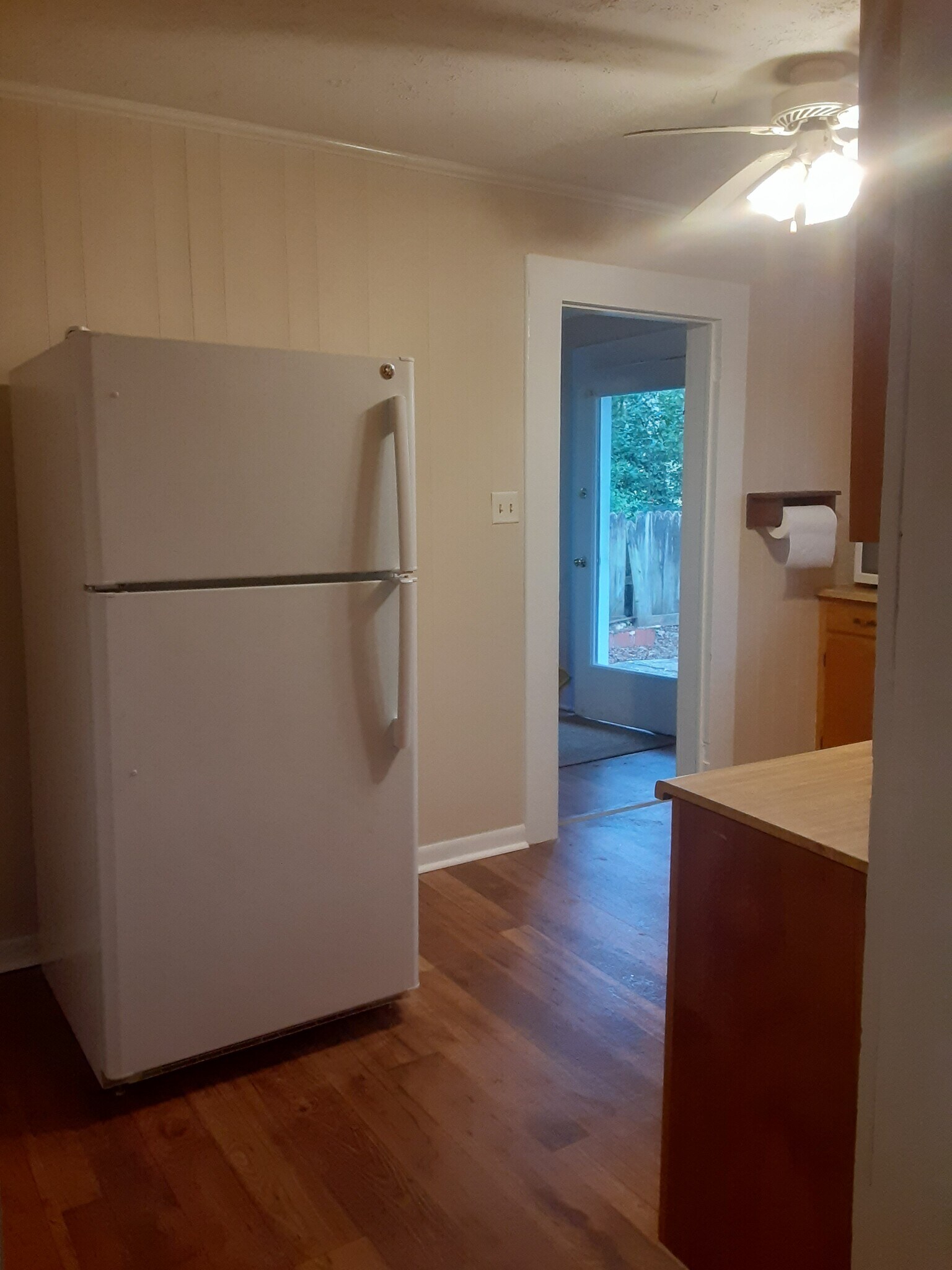 Well-designed kitchen with appliances - 447 Johnson Ave