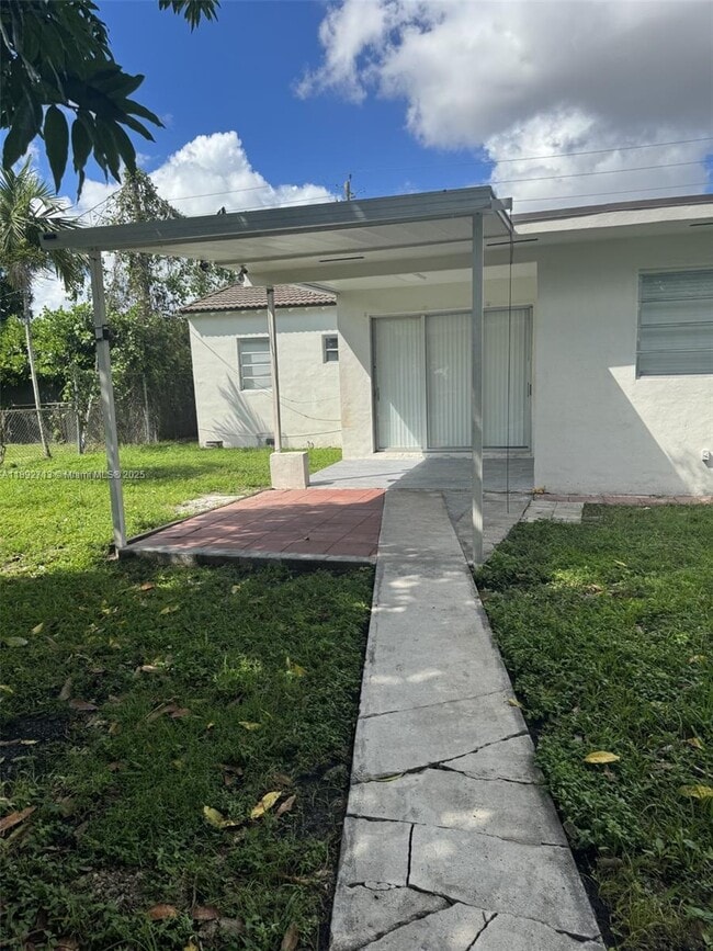 Building Photo - 345 SW 49th Ave