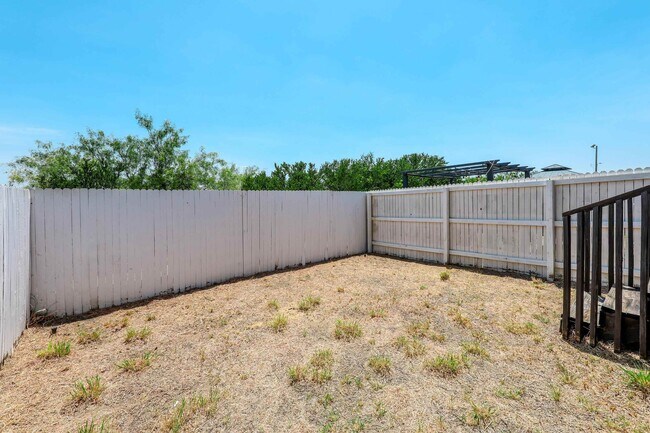 Building Photo - 5609 Montevista Dr