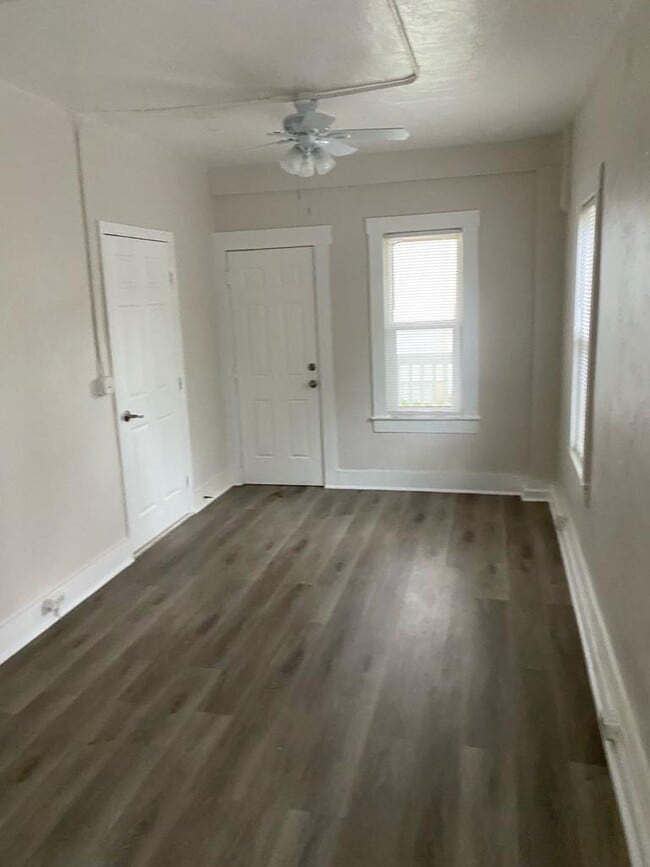 Building Photo - 133 Cottage Ln