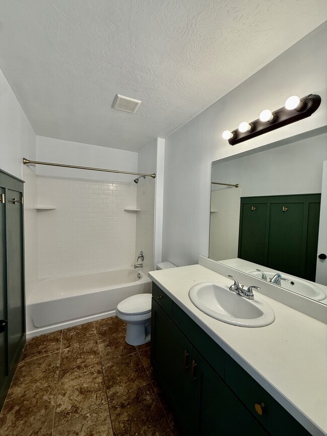 Building Photo - 1045 S 1700 W