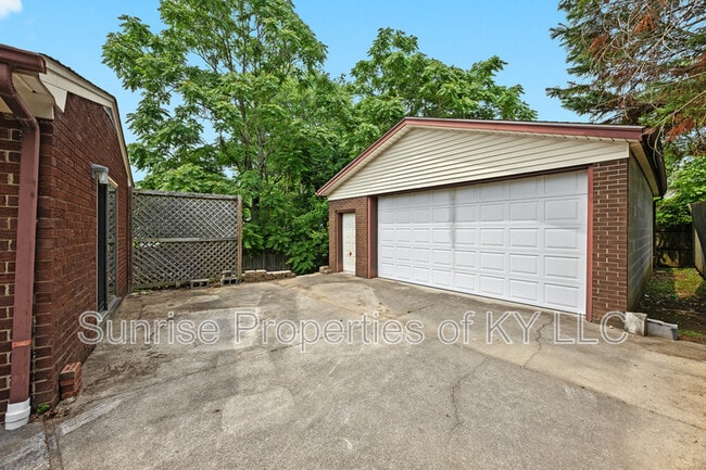 Building Photo - 10105 McNeely Lake Dr