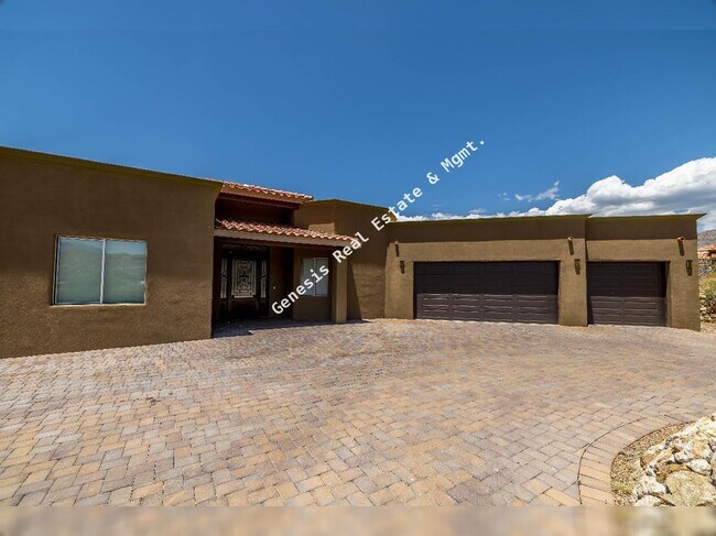 Building Photo - "Spacious Tucson Retreat with Granite Eleg...
