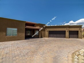 Building Photo - "Spacious Tucson Retreat with Granite Eleg...