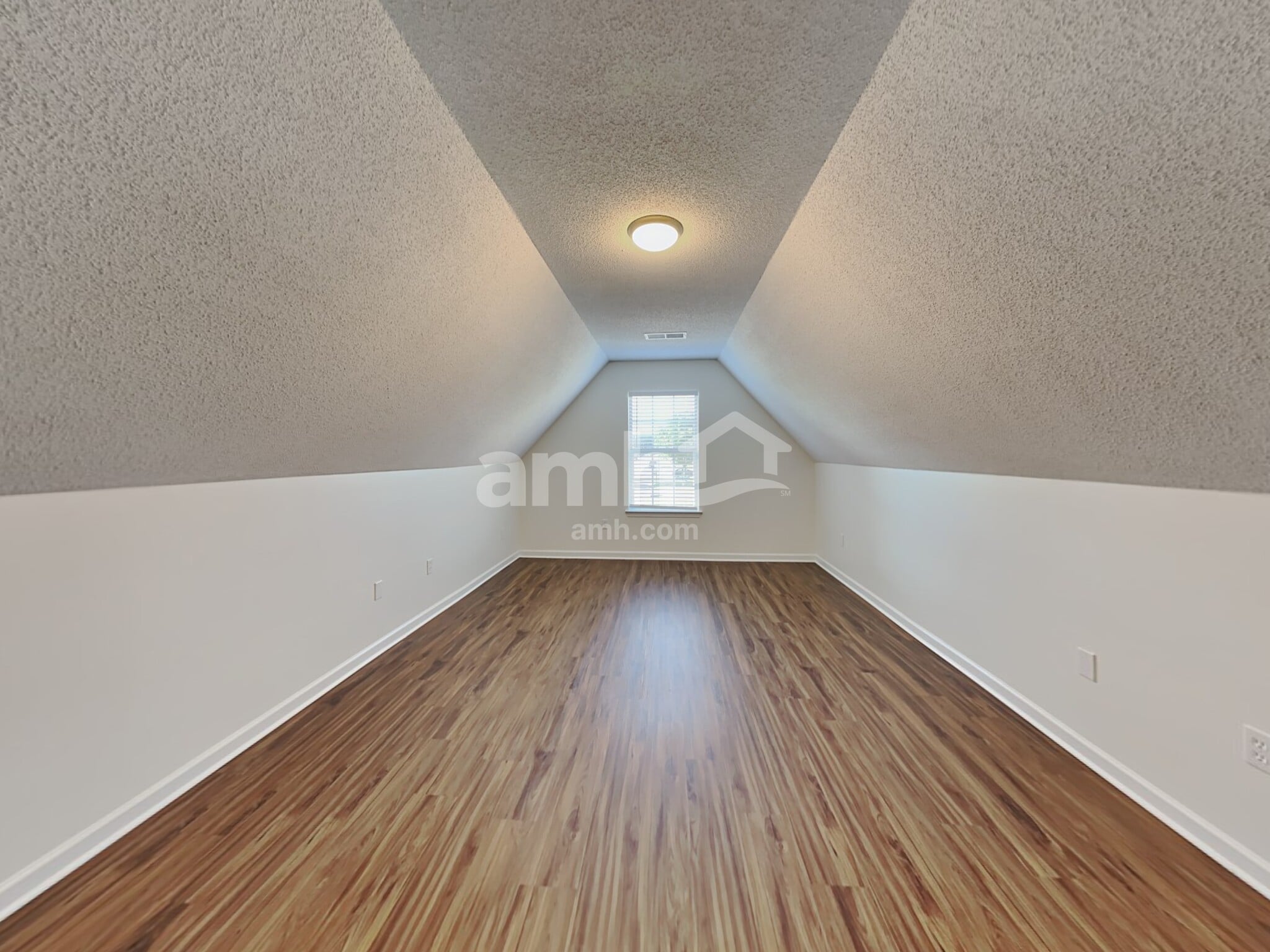 Building Photo - 2605 Hunters Pointe Dr