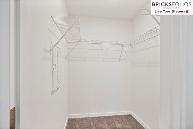 Building Photo - Discover Your Dream Home Near JBLM – No Worries About Vouchers or Deposits!