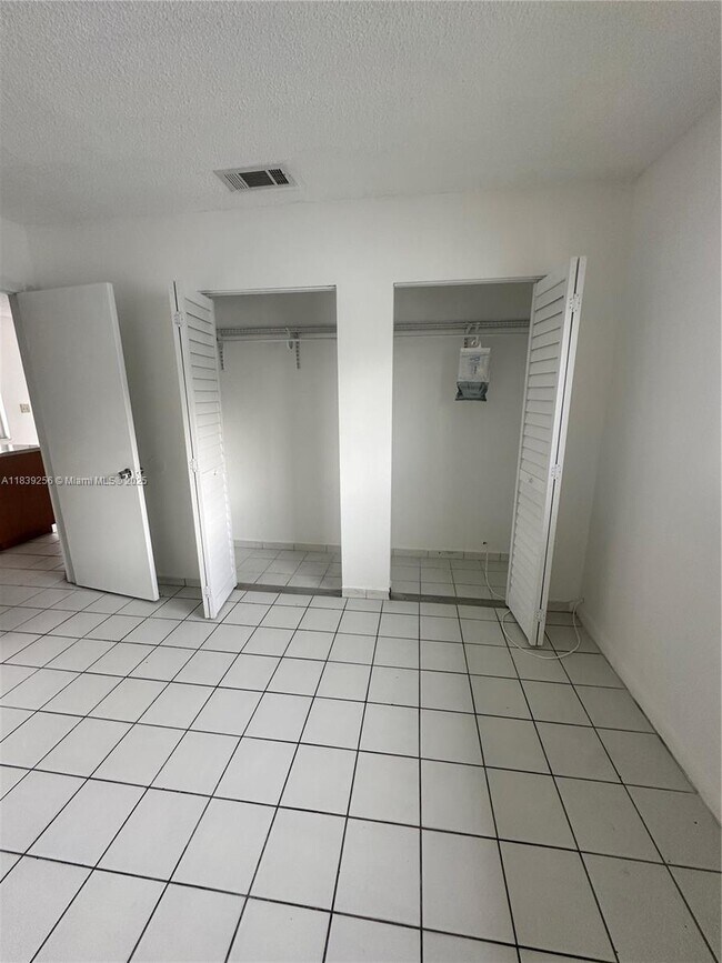 Building Photo - 2300 W 66th Pl