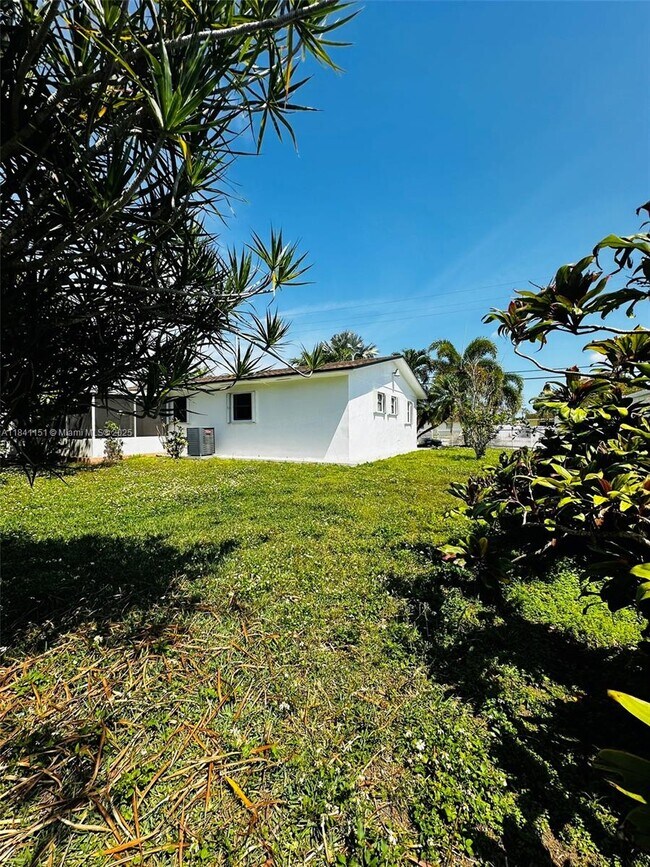 Building Photo - 30120 SW 152nd Ave