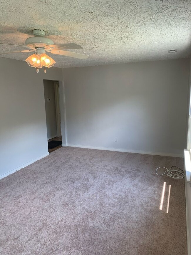 Building Photo - Beautiful 3 Bedroom home off of the Virgin...