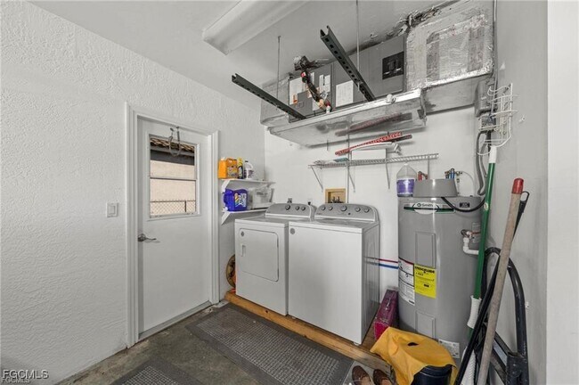 Building Photo - 916 SE 14th Terrace