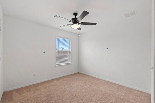 Building Photo - Spacious & Like-New 4-Bedroom Home with Mo...