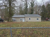 Building Photo - Updated 3BD/1BA