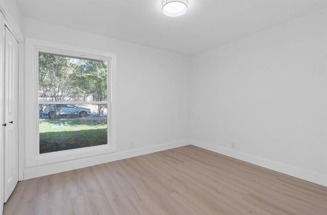 Building Photo - 5506 Salem Walk Dr