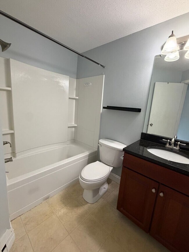 Building Photo - Deer Haven Preserve 2 bed, 1 bath 3rd floor unit