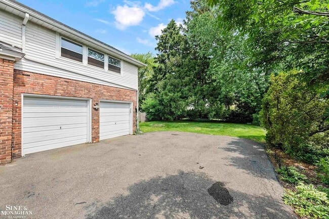 Building Photo - 276 Lewiston Rd