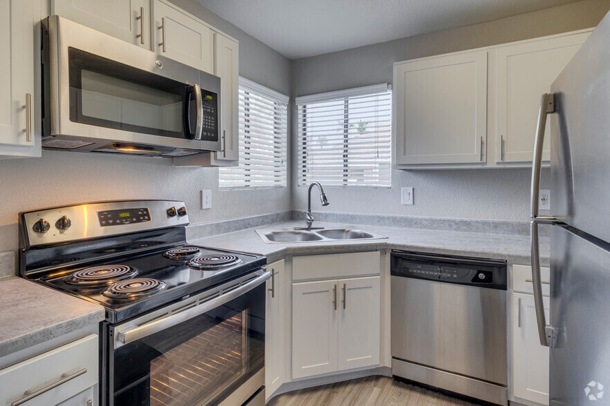 Kitchen - 1BR, 1BA - 789SF - Morningside at Scottsdale Ranch