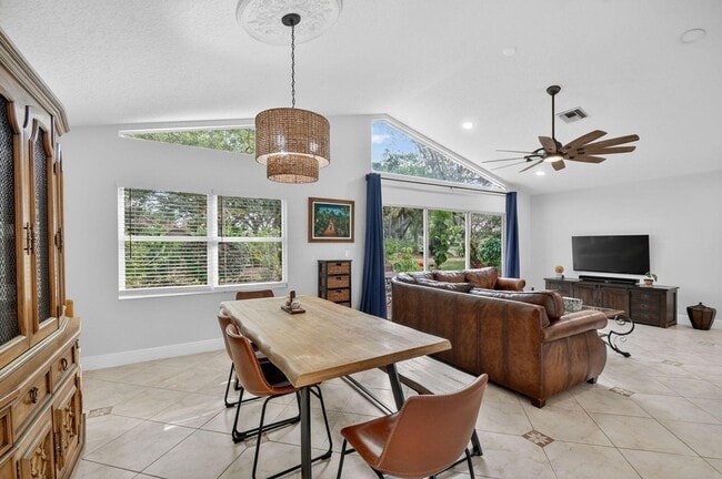 Building Photo - 2769 Pointe Cir