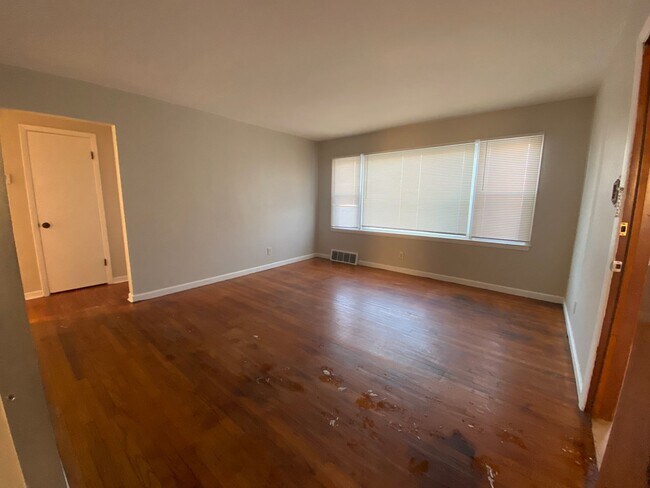 Building Photo - 68th Street